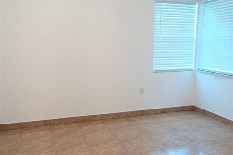 Townhouse in Davenport, Florida 4 bedrooms, 168.25 sq.m. № 1837441 - photo 12
