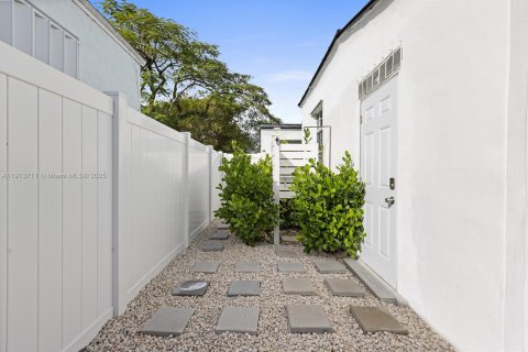 Casa en venta en Miami, Florida, 2 dormitorios, 94.76 m2 № 1968464 - foto 11