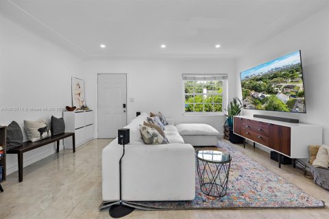 Casa en venta en Miami, Florida, 2 dormitorios, 94.76 m2 № 1968464 - foto 3