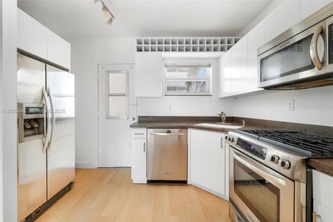 Condominio en venta en Miami Beach, Florida, 1 dormitorio, 67.82 m2 № 2186087 - foto 11