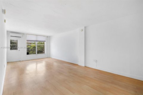 Condominio en venta en Miami Beach, Florida, 1 dormitorio, 67.82 m2 № 2186087 - foto 4