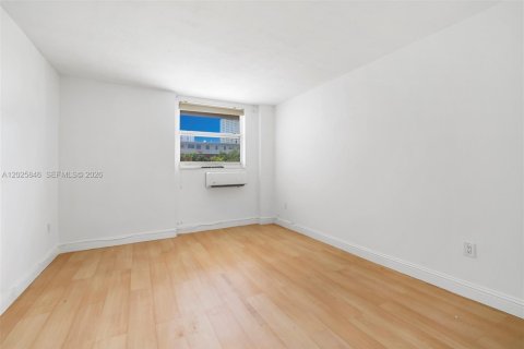 Condominio en venta en Miami Beach, Florida, 1 dormitorio, 67.82 m2 № 2186087 - foto 16