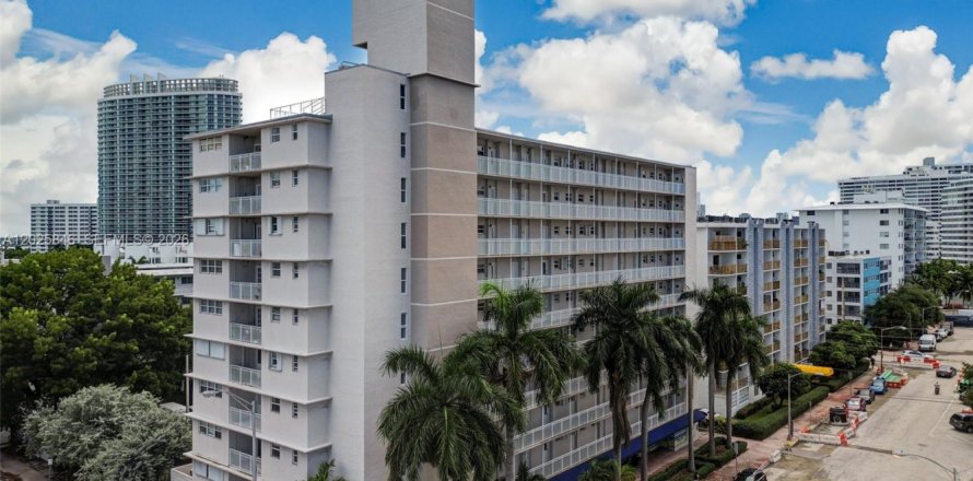 Condominio en Miami Beach, Florida, 1 dormitorio  № 2186087