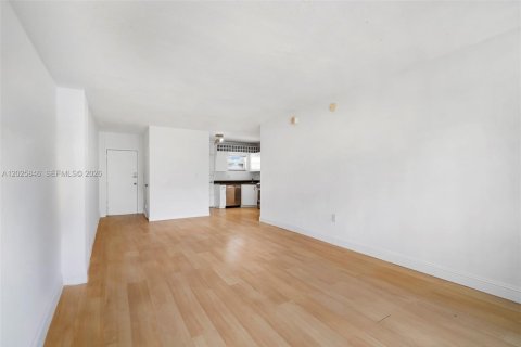 Condominio en venta en Miami Beach, Florida, 1 dormitorio, 67.82 m2 № 2186087 - foto 18