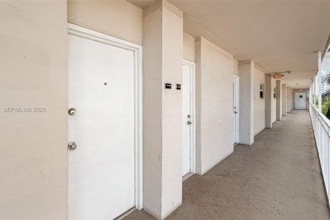 Condominio en venta en Miami Beach, Florida, 1 dormitorio, 67.82 m2 № 2186087 - foto 23