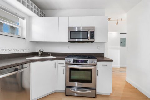 Condominio en venta en Miami Beach, Florida, 1 dormitorio, 67.82 m2 № 2186087 - foto 12