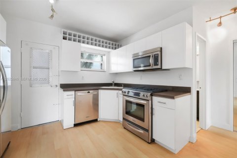 Condominio en venta en Miami Beach, Florida, 1 dormitorio, 67.82 m2 № 2186087 - foto 10