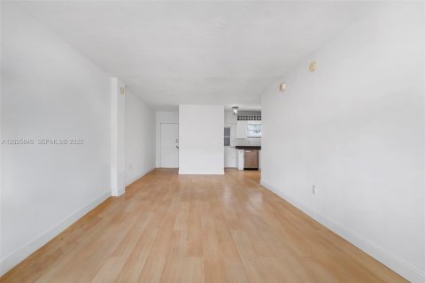 Condominio en venta en Miami Beach, Florida, 1 dormitorio, 67.82 m2 № 2186087 - foto 8