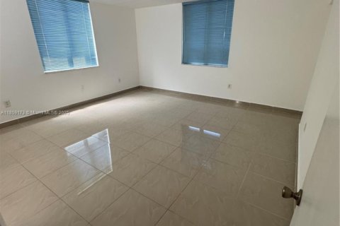 Copropriété à louer à Miami, Floride: 3 chambres, 157.93 m2 № 1887916 - photo 14