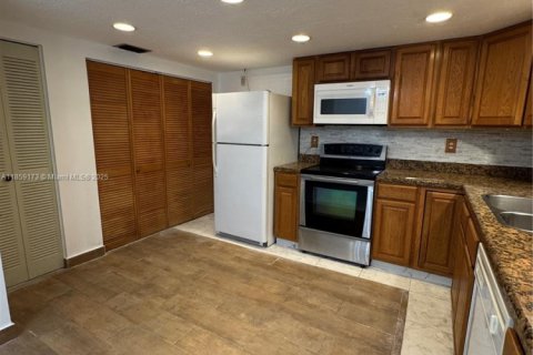 Condominio en alquiler en Miami, Florida, 3 dormitorios, 157.93 m2 № 1887916 - foto 8