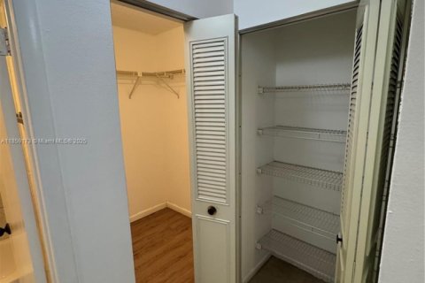 Снять в аренду кондоминиум в Майами, Флорида 3 спальни, 157.93м2, № 1887916 - фото 18