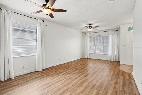 Villa ou maison à vendre à Orlando, Floride: 4 chambres, 188.78 m2 № 2305221 - photo 2