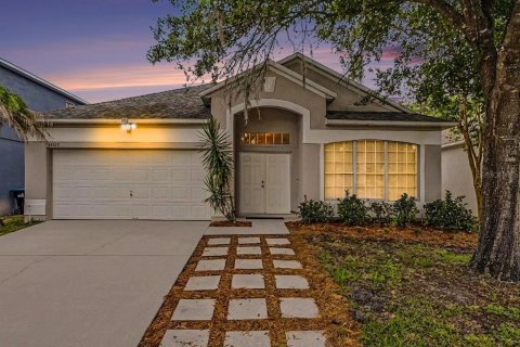 House in Orlando, Florida 4 bedrooms, 188.78 sq.m. № 2305221