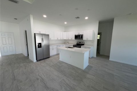 Villa ou maison à louer à North Port, Floride: 3 chambres, 148.64 m2 № 2416375 - photo 4