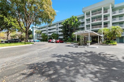 Condo in Pompano Beach, Florida, 3 bedrooms  № 1503576 - photo 1