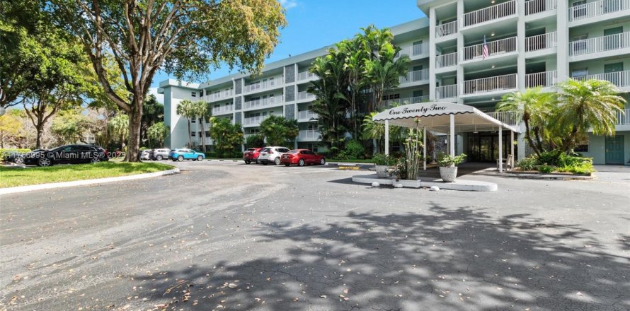 Condo in Pompano Beach, Florida, 3 bedrooms № 1503576