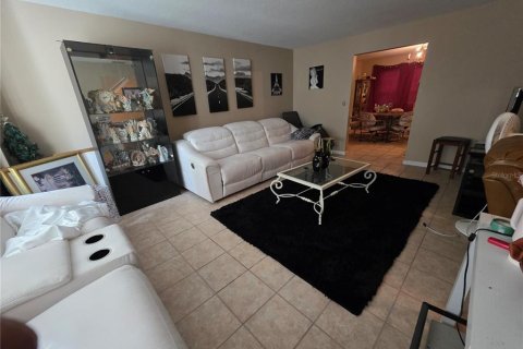 Casa en venta en Mount Dora, Florida, 3 dormitorios, 161.09 m2 № 1866611 - foto 6