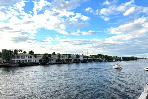 Copropriété à louer à Hollywood, Floride: 1 chambre, 77.29 m2 № 1929669 - photo 1