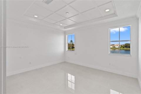 House in Miami, Florida 4 bedrooms, 217.58 sq.m. № 1941527 - photo 24