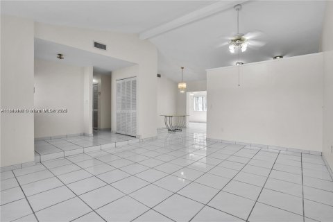 Casa en alquiler en Palmetto Bay, Florida, 3 dormitorios, 128.21 m2 № 1942081 - foto 6