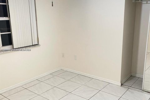 Casa en alquiler en Palmetto Bay, Florida, 3 dormitorios, 128.21 m2 № 1942081 - foto 13