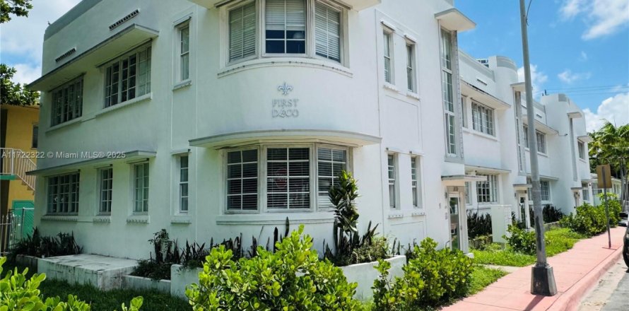 Condominio en Miami Beach, Florida, 1 dormitorio  № 1811584