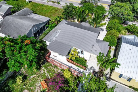 Commercial property in Delray Beach, Florida № 2250382 - photo 11