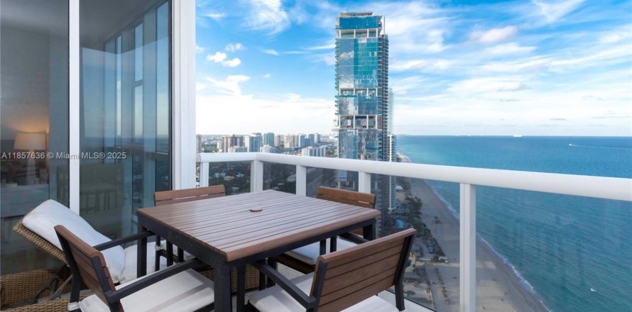 Condo à Sunny Isles Beach, Floride, 2 chambres № 1960322
