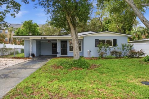 House in Tampa, Florida 4 bedrooms, 128.48 sq.m. № 2277403