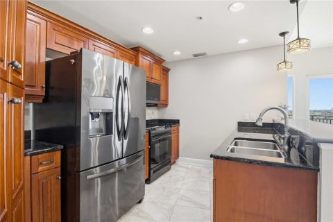 Condo in Palmetto, Florida, 2 bedrooms № 2148444 - photo 5