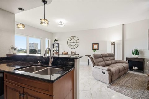 Condo in Palmetto, Florida, 2 bedrooms № 2148444 - photo 7