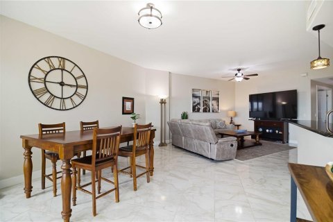 Condo in Palmetto, Florida, 2 bedrooms № 2148444 - photo 3