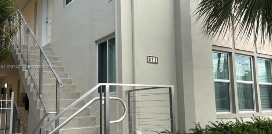 Casa en Coral Gables, Florida 1 dormitorio, 55.74 m2 № 2028500