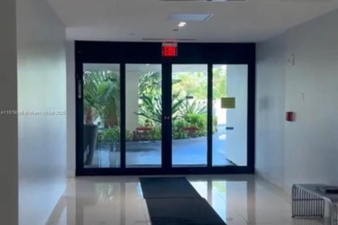 Купить кондоминиум в Авентура, Флорида 1 спальня, 96.43м2, № 1931915 - фото 3