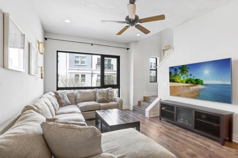 Townhouse in Tampa, Florida 2 bedrooms, 139.82 sq.m. № 1906194 - photo 11