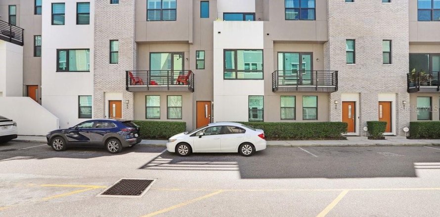 Townhouse in Tampa, Florida 2 bedrooms, 139.82 sq.m. № 1906194