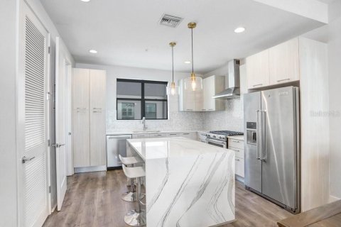 Townhouse in Tampa, Florida 2 bedrooms, 139.82 sq.m. № 1906194 - photo 6