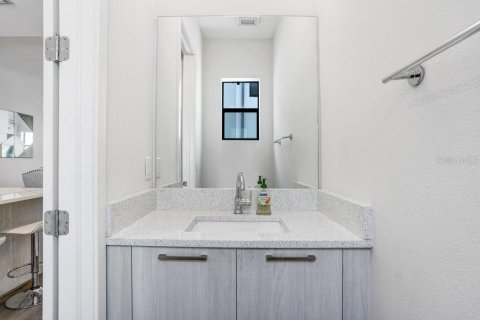 Townhouse in Tampa, Florida 2 bedrooms, 139.82 sq.m. № 1906194 - photo 13