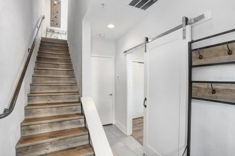 Townhouse in Tampa, Florida 2 bedrooms, 139.82 sq.m. № 1906194 - photo 3