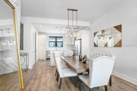 Townhouse in Tampa, Florida 2 bedrooms, 139.82 sq.m. № 1906194 - photo 9