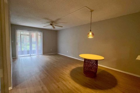 Condo in Orlando, Florida, 2 bedrooms  № 1894029 - photo 8