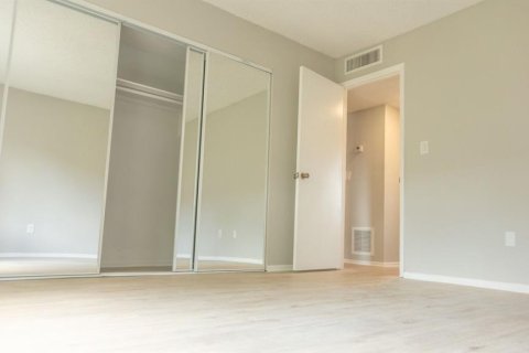 Condo in Orlando, Florida, 2 bedrooms  № 1894029 - photo 5
