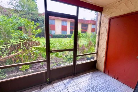 Condo in Orlando, Florida, 2 bedrooms  № 1894029 - photo 13