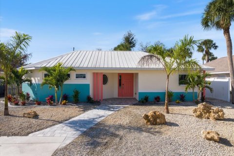 House in Venice, Florida 2 bedrooms, 120.77 sq.m. № 2393640