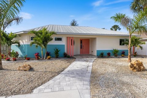 House in Venice, Florida 2 bedrooms, 120.77 sq.m. № 2393640 - photo 2