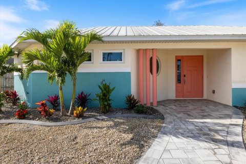 House in Venice, Florida 2 bedrooms, 120.77 sq.m. № 2393640 - photo 3