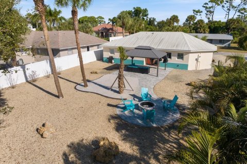 House in Venice, Florida 2 bedrooms, 120.77 sq.m. № 2393640 - photo 23