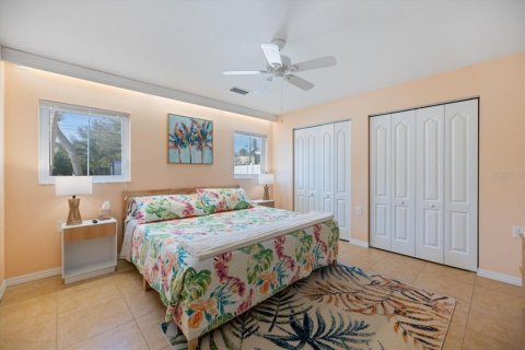 House in Venice, Florida 2 bedrooms, 120.77 sq.m. № 2393640 - photo 17