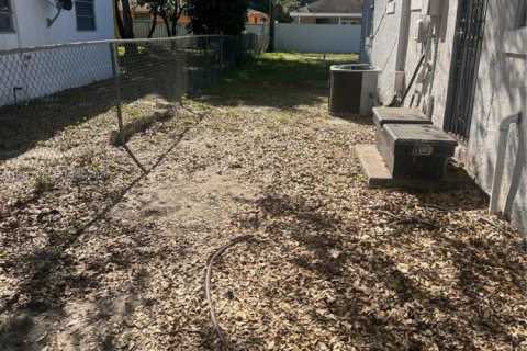 House in Miami, Florida 4 bedrooms, 107.02 sq.m. № 2021983 - photo 9