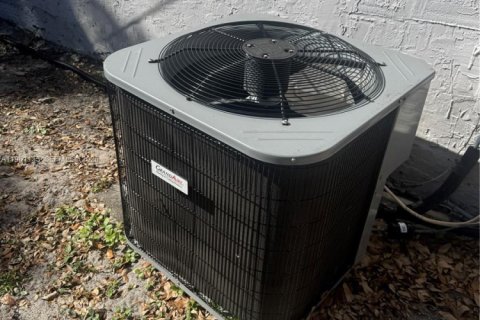 House in Miami, Florida 4 bedrooms, 107.02 sq.m. № 2021983 - photo 6